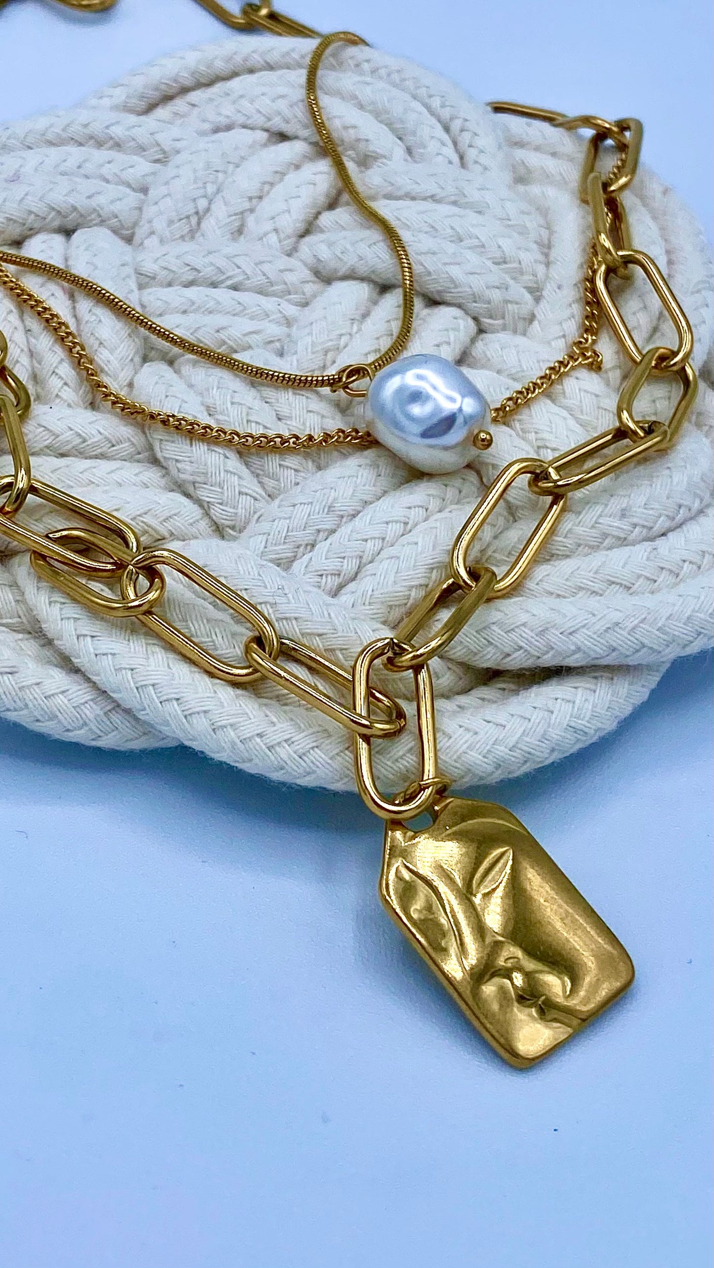 Collar pearl and face